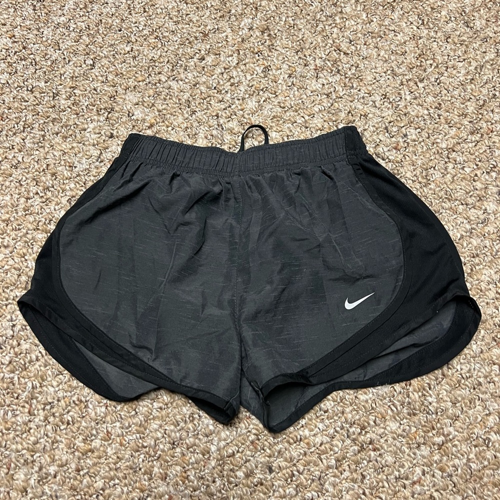dark gray women’s nike shorts